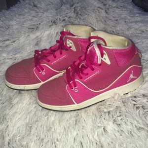 pink jordan’s size 4.5